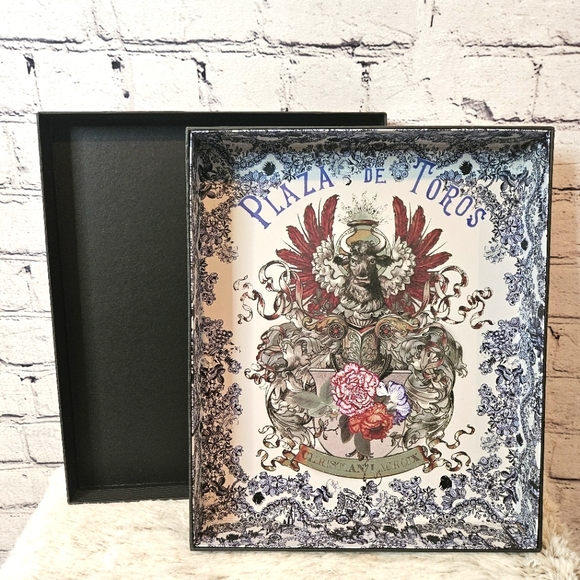 Plaza de Toro Cristian Lacroix empty scarf box with picture inside - Picture 1 of 6